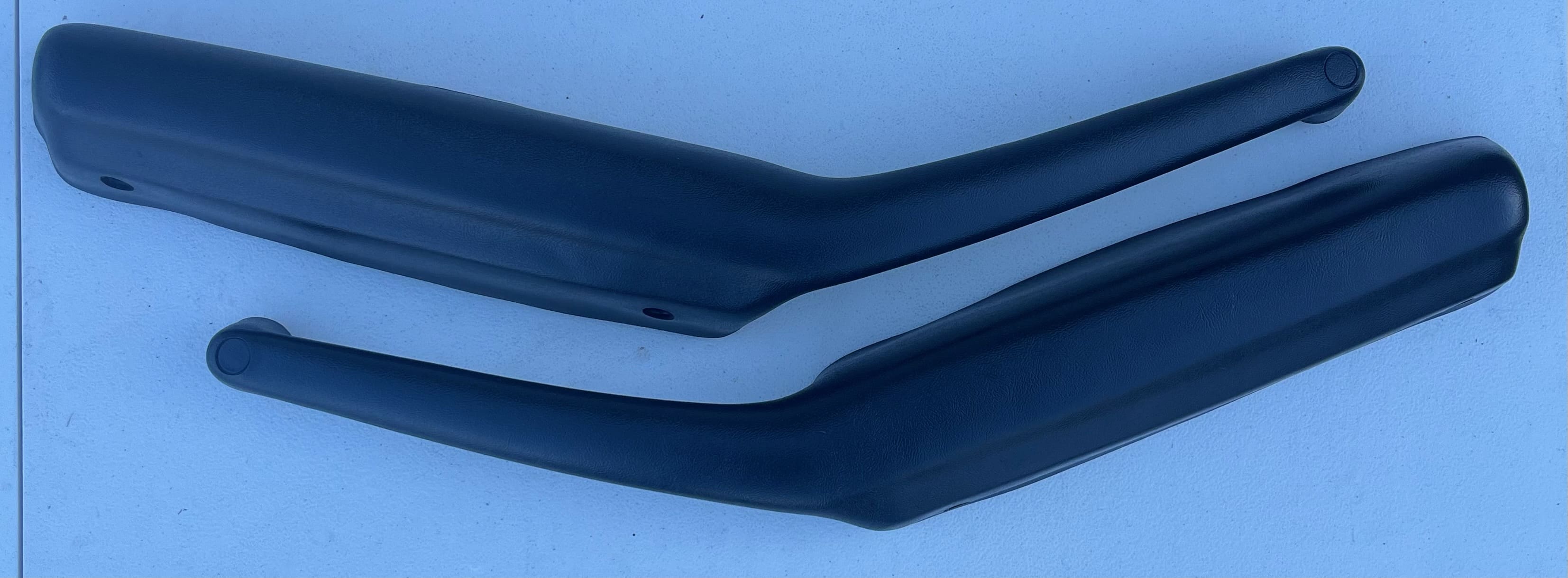 82-92 Camaro/Firebird black armrests w/trim (rare 1988 style)